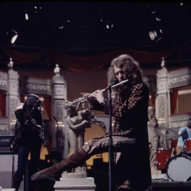 Jethro Tull Profile piano notes, guitar tabs for Piano, Vocal & Guitar. Easy to transpose or transcribe. Learn how to play, download song progression by artist